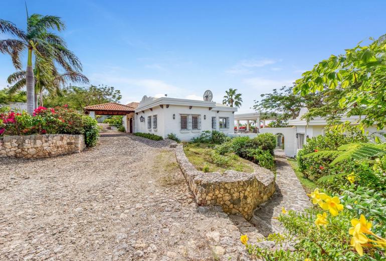 Sxm017 – Villa avec vue sur la mer avec piscine à Terres Basses
