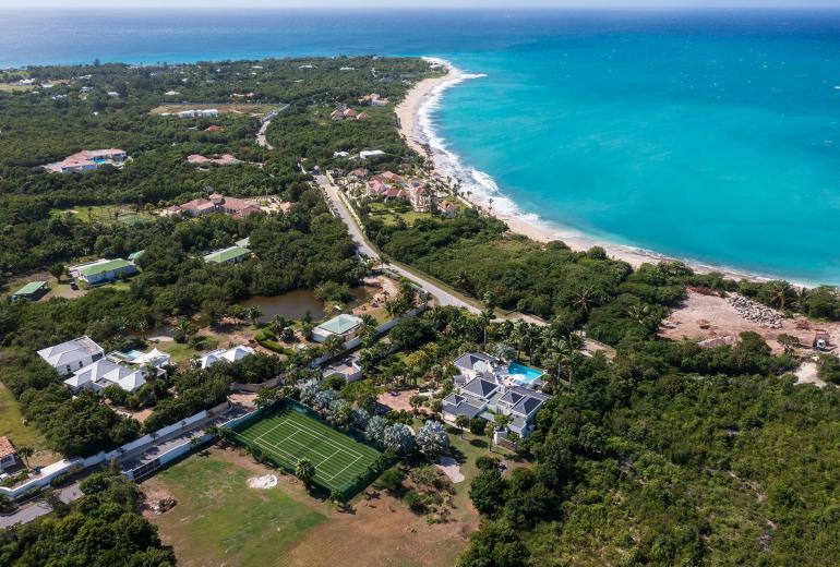 Sxm022 – Contemporary home with tennis court near Baie aux Prunes