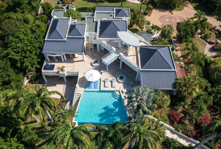 Sxm022 – Contemporary home with tennis court near Baie aux Prunes