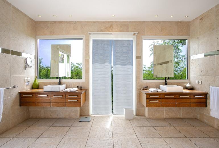 Sxm033 – Oceanview villa with large pool in Terres Basses