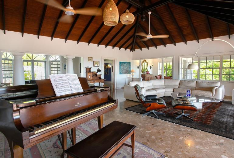 Sxm036 – Colonial-style villa with ocean views in Terres Basses