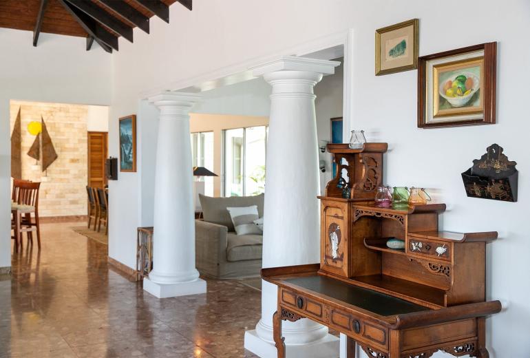 Sxm036 – Colonial-style villa with ocean views in Terres Basses