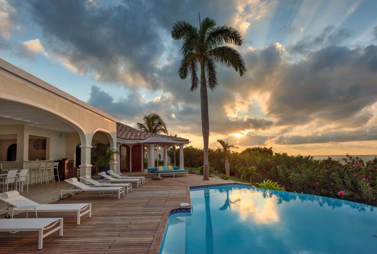 Sxm037 – Elegant villa with ocean views near Happy Bay