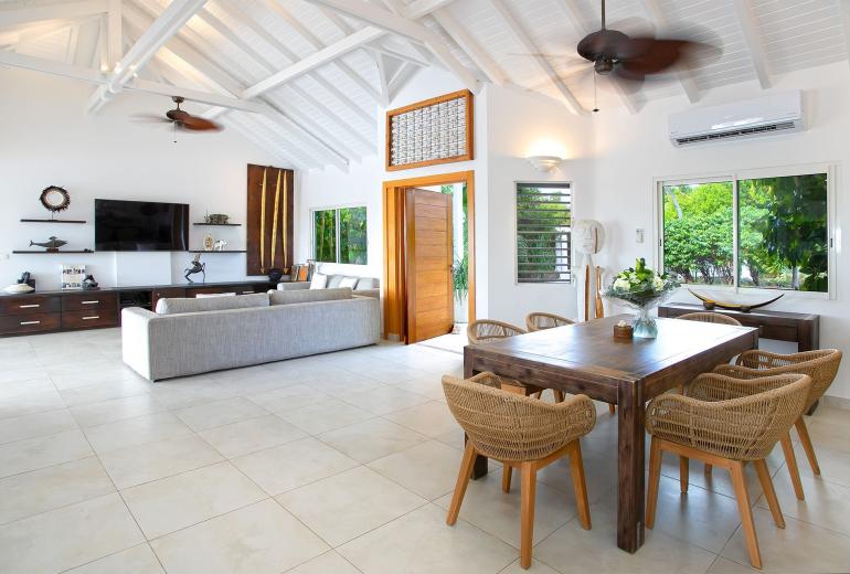 Sxm040 – Élégante villa avec vue sur le lagon à Terres Basses