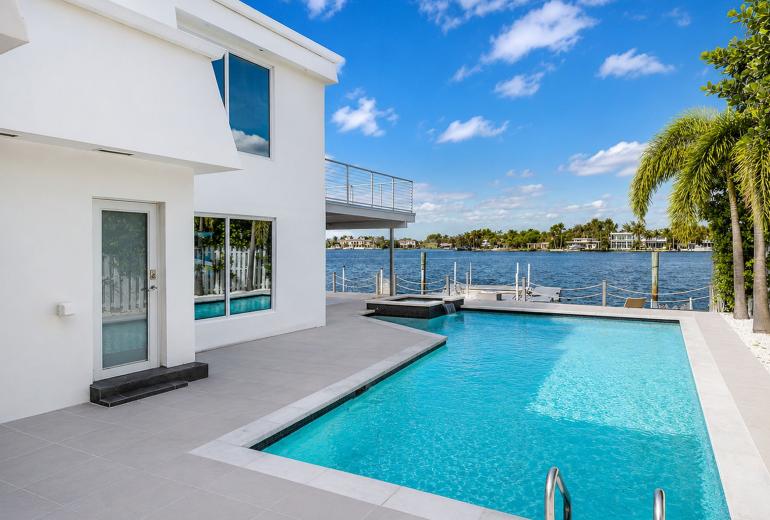 Mia016 - Waterfront Estate with Bay Views in Miami