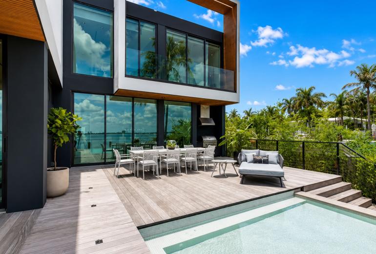 Mia017 - Modern bayfront estate in Miami Beach