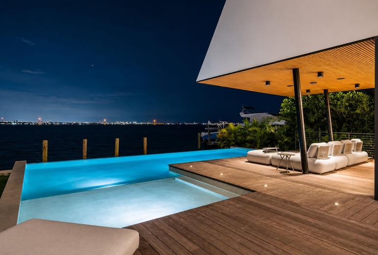 Mia017 - Modern bayfront estate in Miami Beach