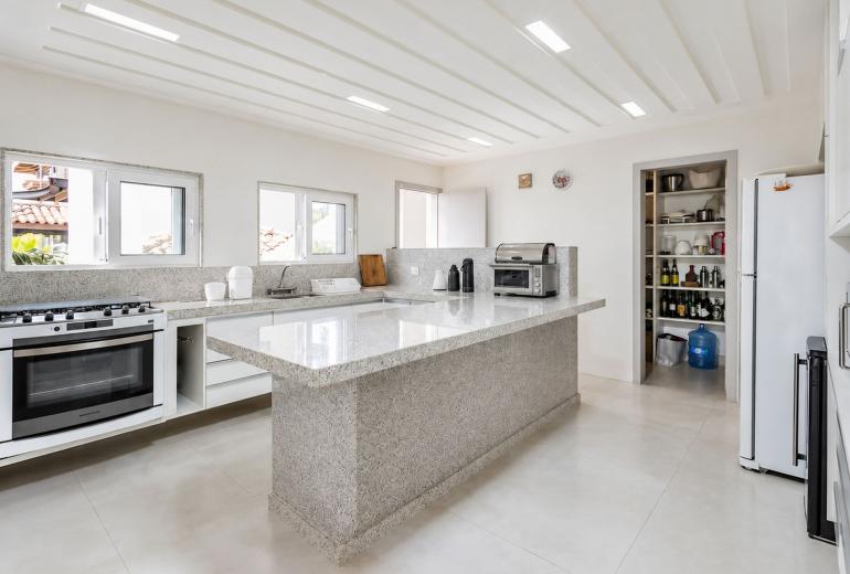 Buz020 - Modern Oceanfront Villa in Ferradura