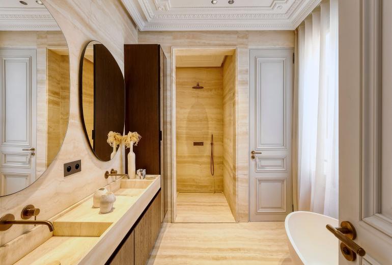 Par029 - Apartment in Paris’ Golden Triangle