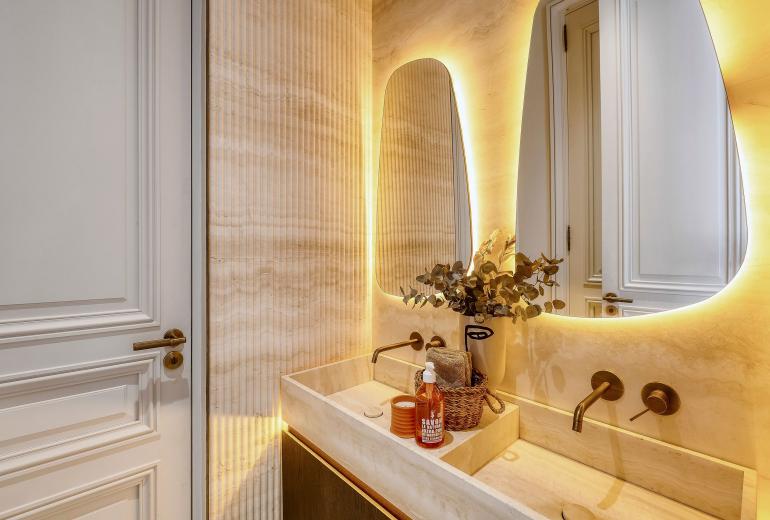 Par029 - Apartment in Paris’ Golden Triangle