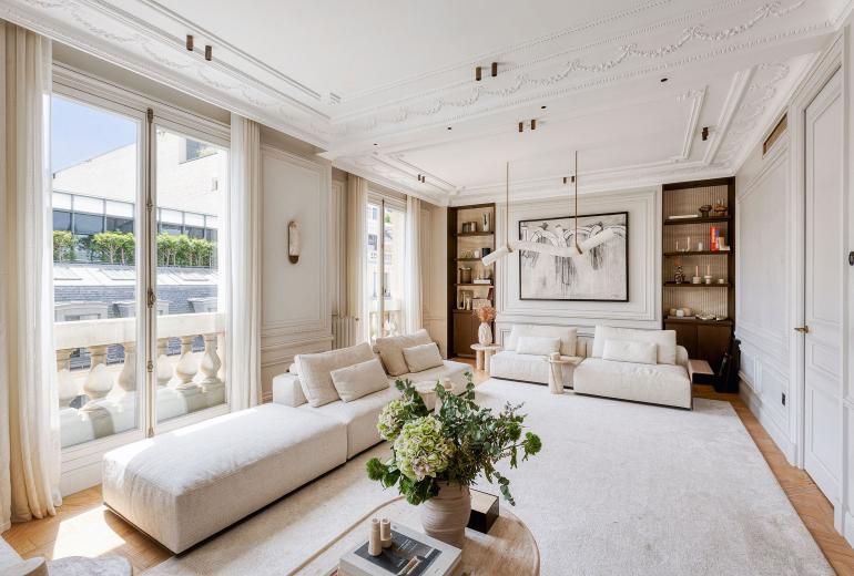 Par029 - Apartment in Paris’ Golden Triangle