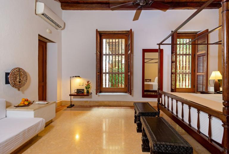 Car050 - Colonial Luxury House in the Old City