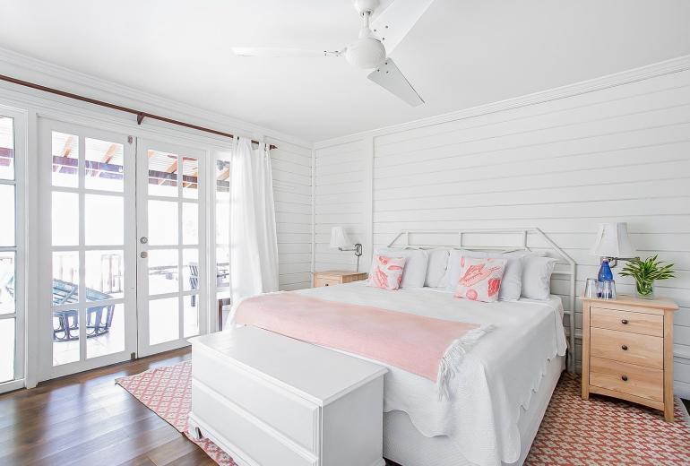 Bhs018 - Beachfront villa with heated pool in Great Exuma
