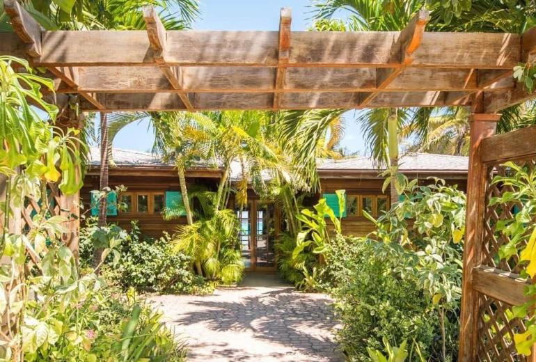 Bhs018 - Beachfront villa with heated pool in Great Exuma