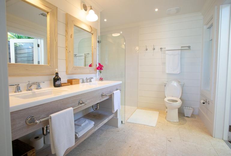 Bhs022 - Oceanfront cottage with infinity pool in Great Exuma