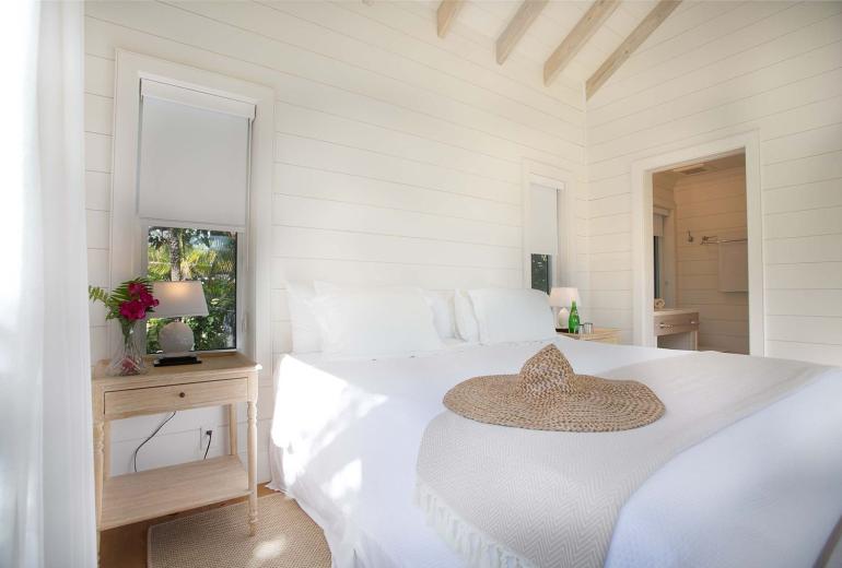 Bhs022 - Oceanfront cottage with infinity pool in Great Exuma
