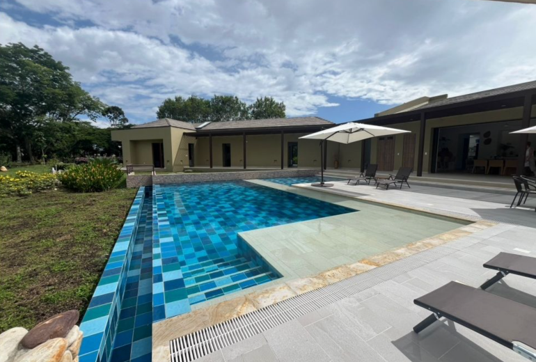 Anp084 - Contemporary house with lake views in Mesa de Yeguas