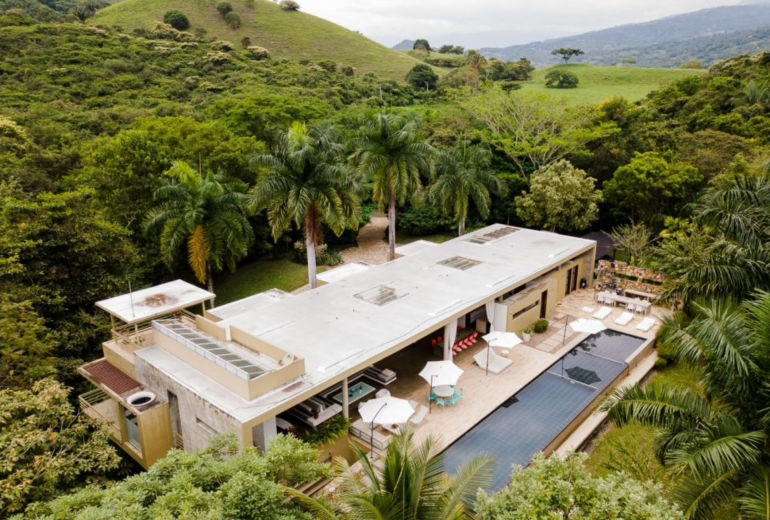 Anp088 - Architectural house with infinity pool in Mesa de Yeguas