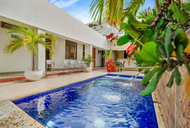 Car064 -  Charming house with pool in San Diego