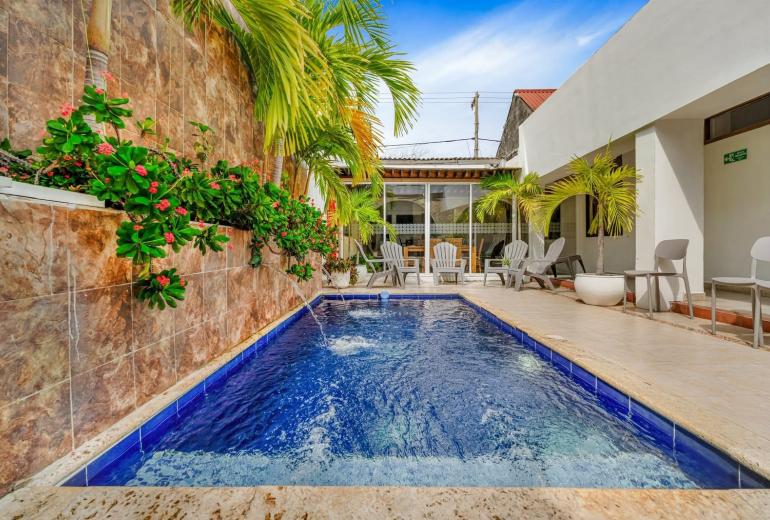 Car064 -  Charming house with pool in San Diego