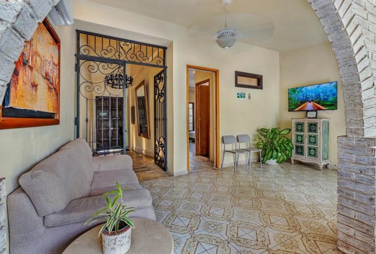 Car064 -  Charming house with pool in San Diego