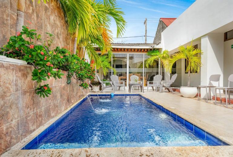 Car064 -  Charming house with pool in San Diego