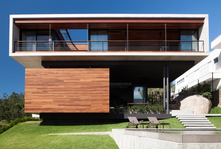 Flo600 - Award-winning architectural house in Cacupé, Florianópolis