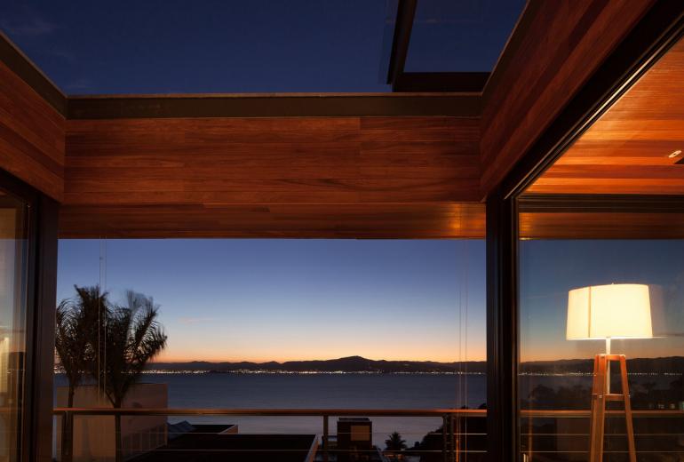 Flo600 - Casa de arquitetura premiada em Cacupé, Florianópolis