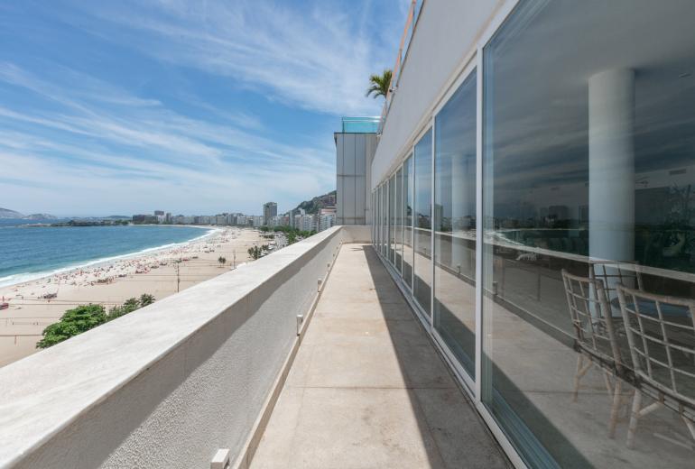 Rio354 - Beachfront triplex penthouse in Copacabana