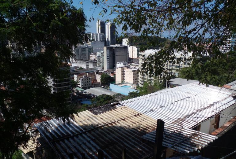 Rio426 - Terrain de 10 350 m², avec bâtiments bâtis et zone libre