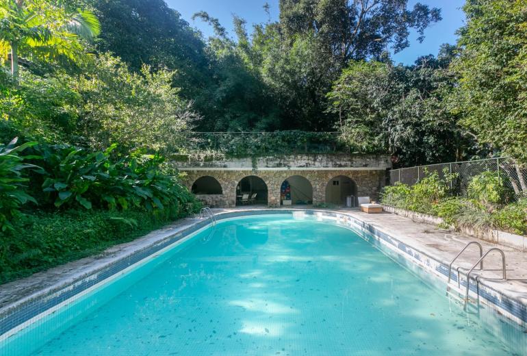Rio132 - House in the middle of nature in São Conrado