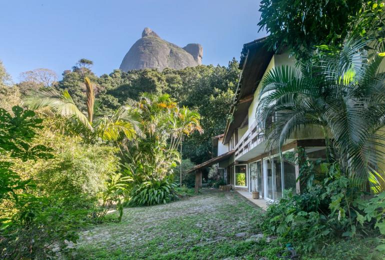 Rio132 - House in the middle of nature in São Conrado