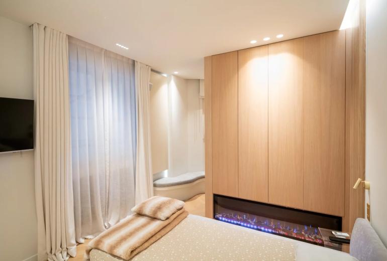 Par061 - Luxury 3 bedroom apartment for sale in Paris 7