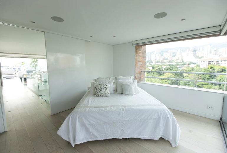 Med042 - Luxury 2 bedroom penthouse for sale in Poblado
