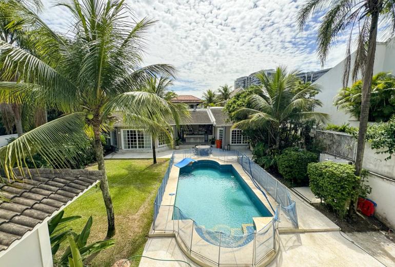 Rio201 - Gated community villa in Barra da Tijuca