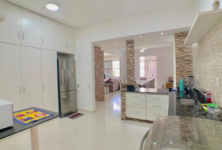 Rio396 - Spacious 4-bedroom apartment in Copacabana