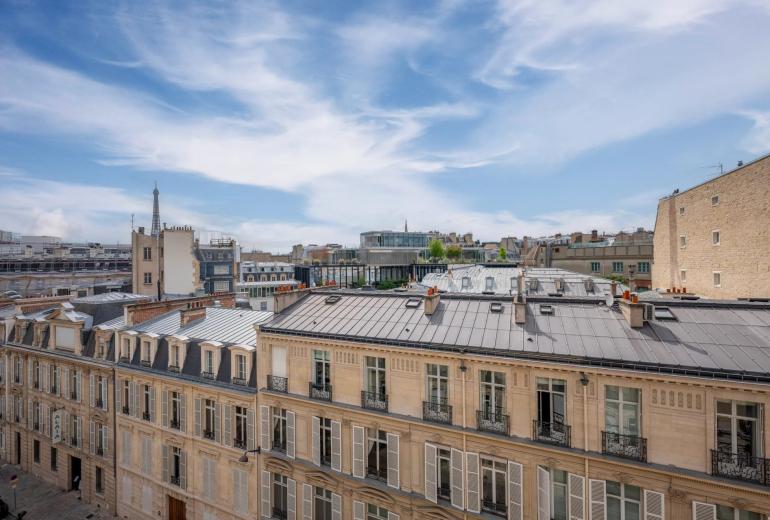 Par305 - Atico de 3 habitaciones en Paris 8