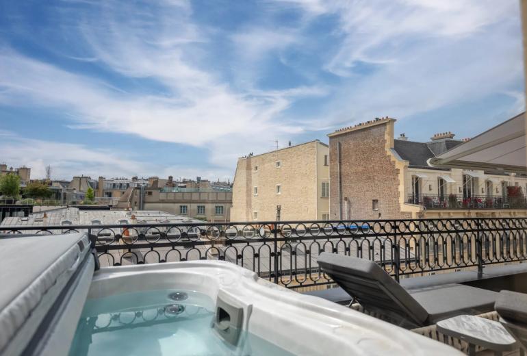 Par305 - Atico de 3 habitaciones en Paris 8