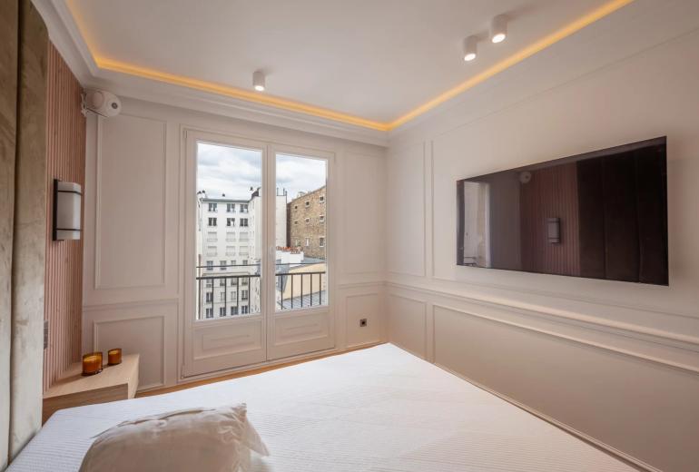 Par305 - Atico de 3 habitaciones en Paris 8