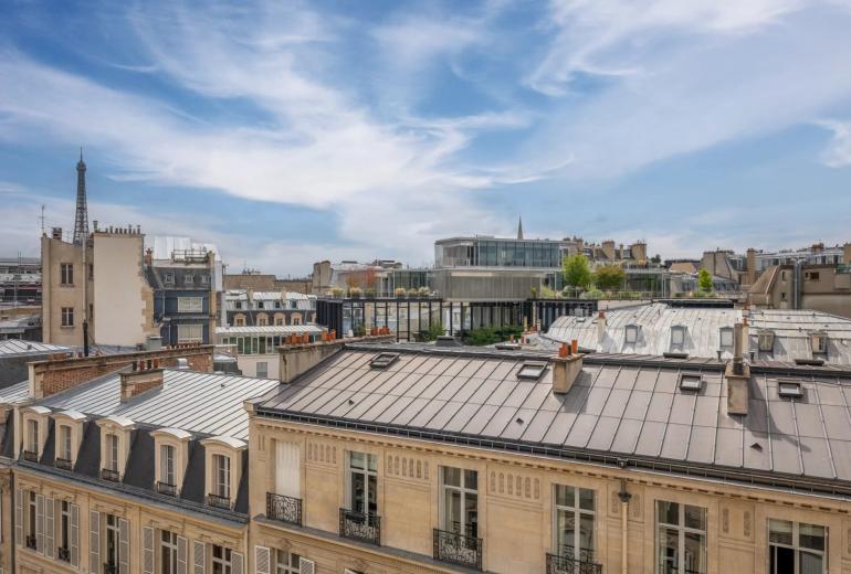 Par305 - Atico de 3 habitaciones en Paris 8