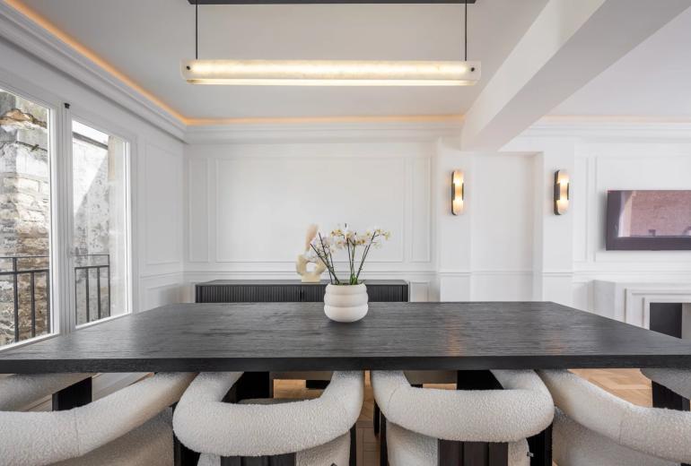 Par305 - Atico de 3 habitaciones en Paris 8