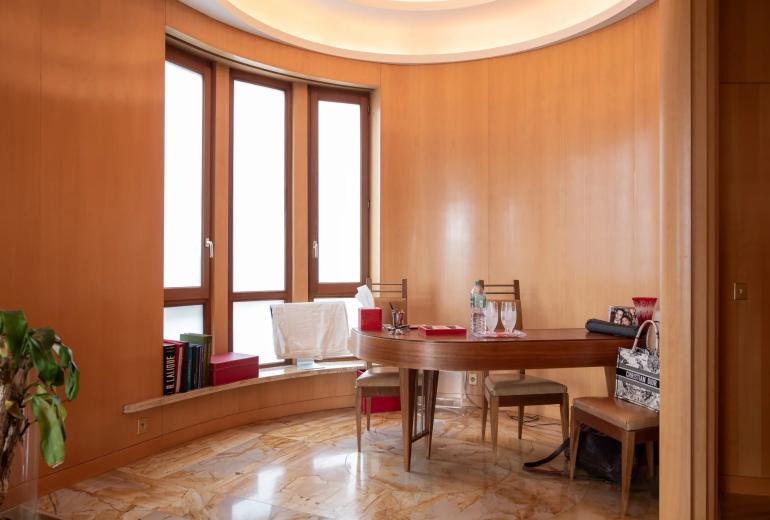 Par142 - Penthouse d'exception à rénover