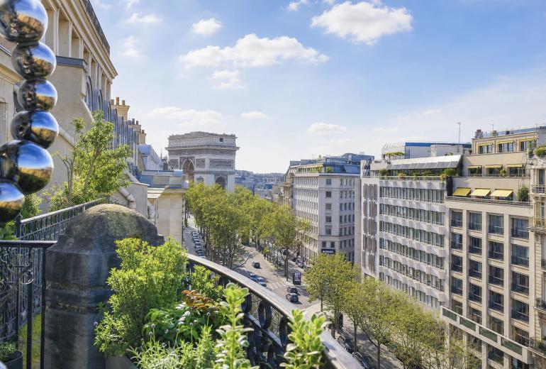 Par007 - Penthouse à vendre dans un Palace Parisien