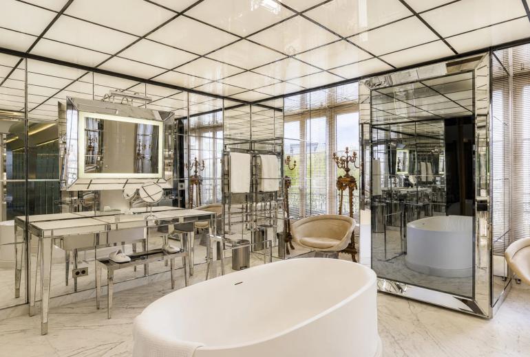Par007 - Penthouse à vendre dans un Palace Parisien