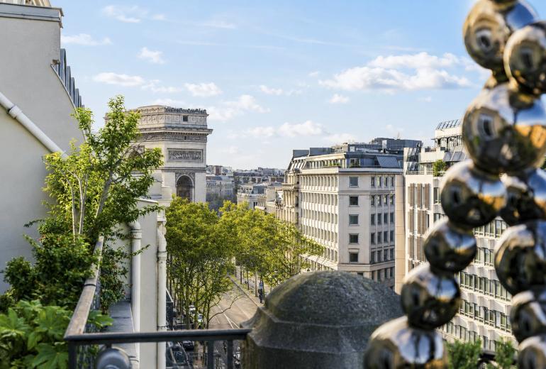 Par007 - Penthouse à vendre dans un Palace Parisien