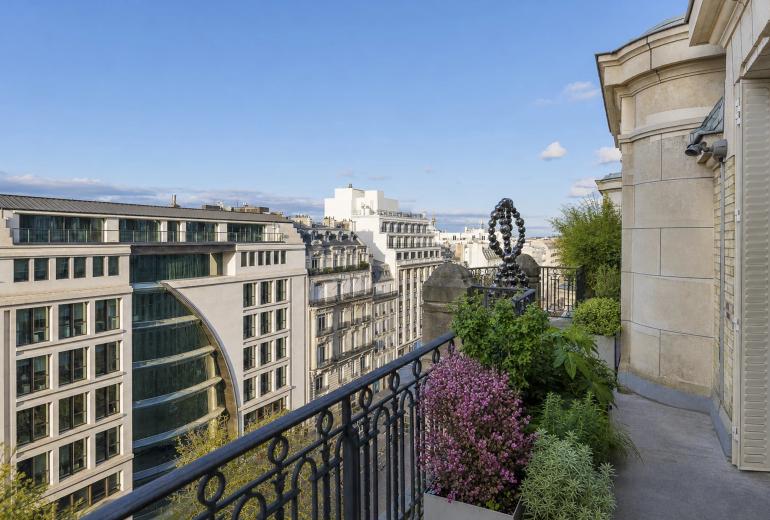 Par007 - Penthouse à vendre dans un Palace Parisien