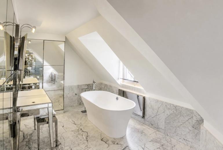 Par007 - Penthouse à vendre dans un Palace Parisien