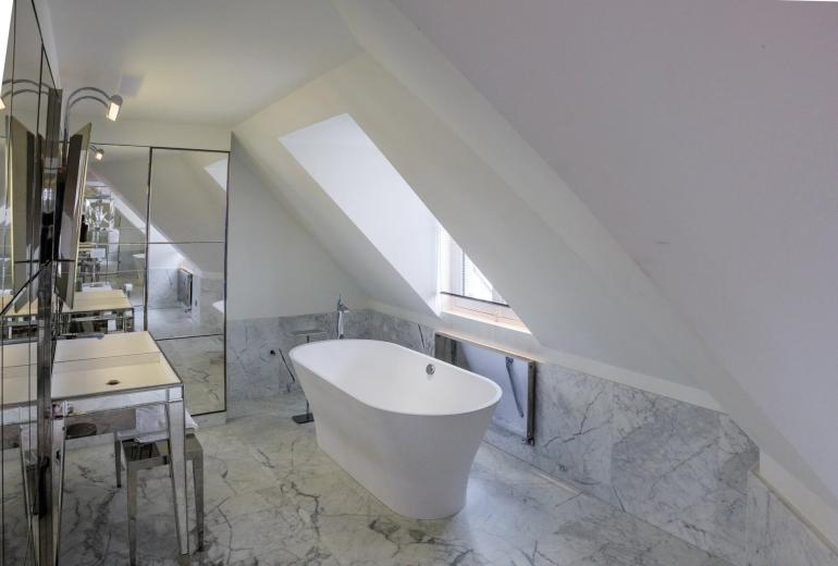 Par007 - Penthouse en Venta en un Palacio Parisino