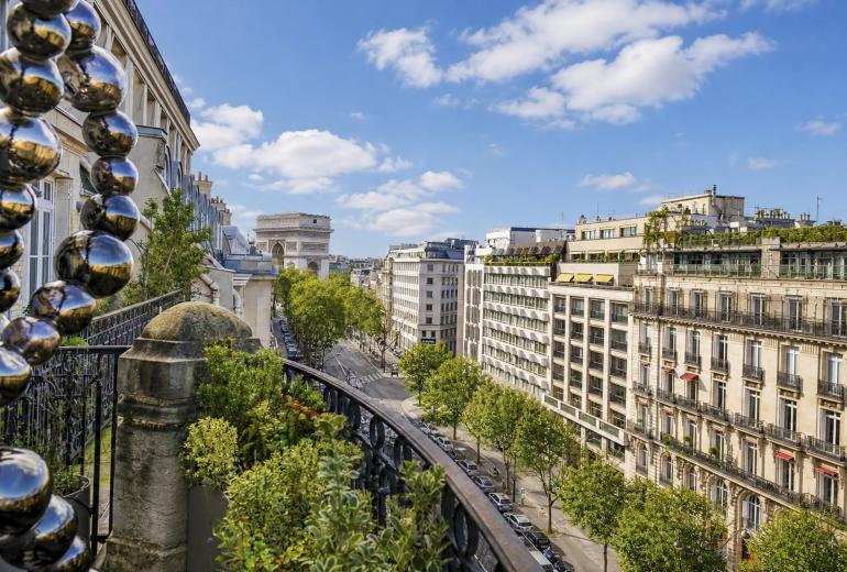 Par007 - Penthouse à vendre dans un Palace Parisien
