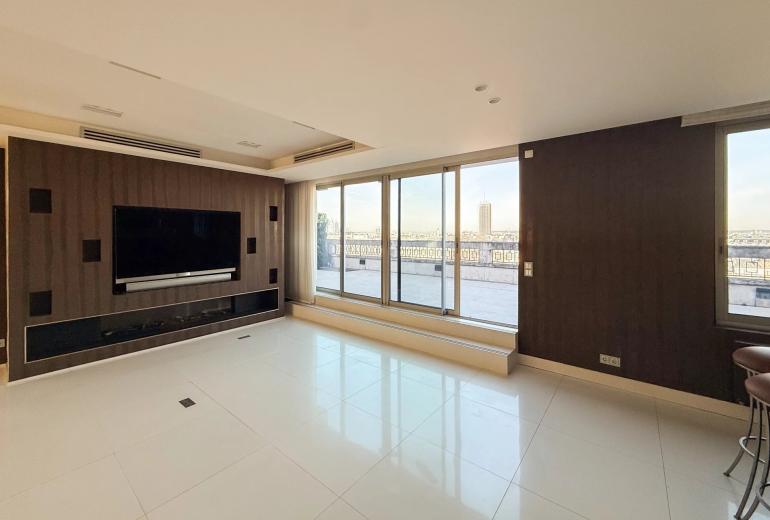 Par067 - Penthouse à rénover sur l'avenue Foch